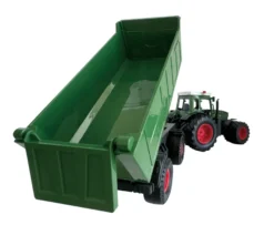 Fjärrstyrd traktor med släp