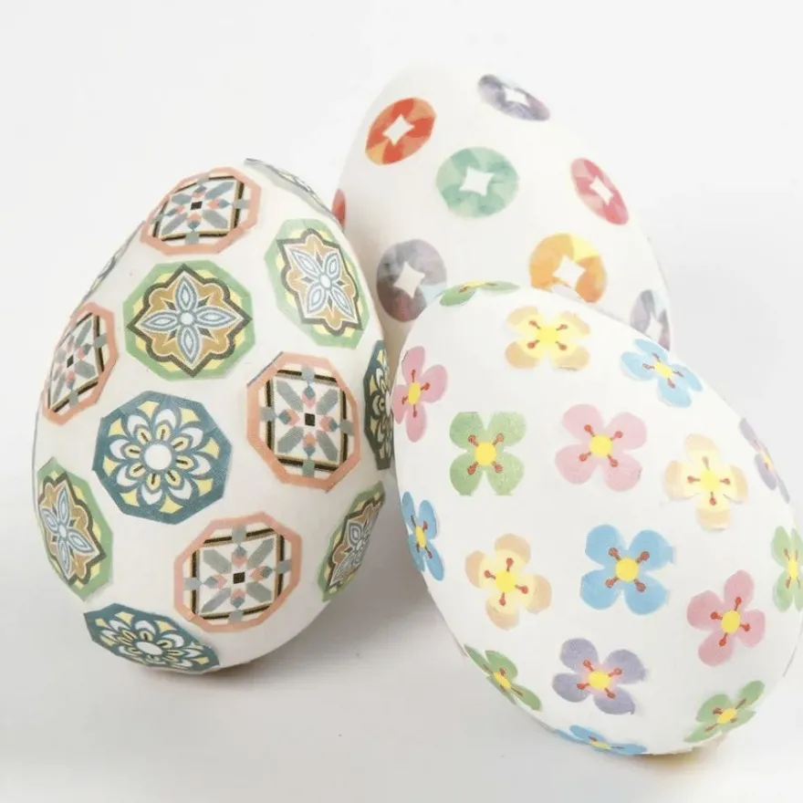 Påskägg av plast, 12 st. H: 6 cm.