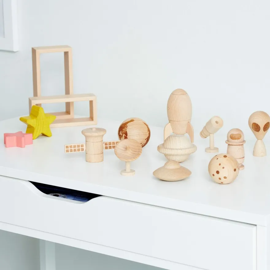På äventyr i rymden - Träfigurer, 10 st.