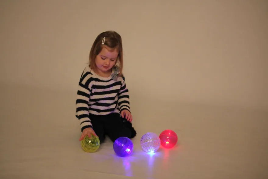 Sensoriska bollar med LED-ljus, 4 st.