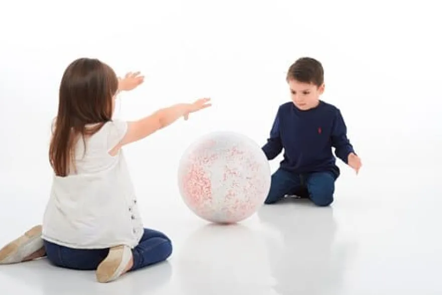 Sensorisk boll med konfetti - stor 40 cm. diameter
