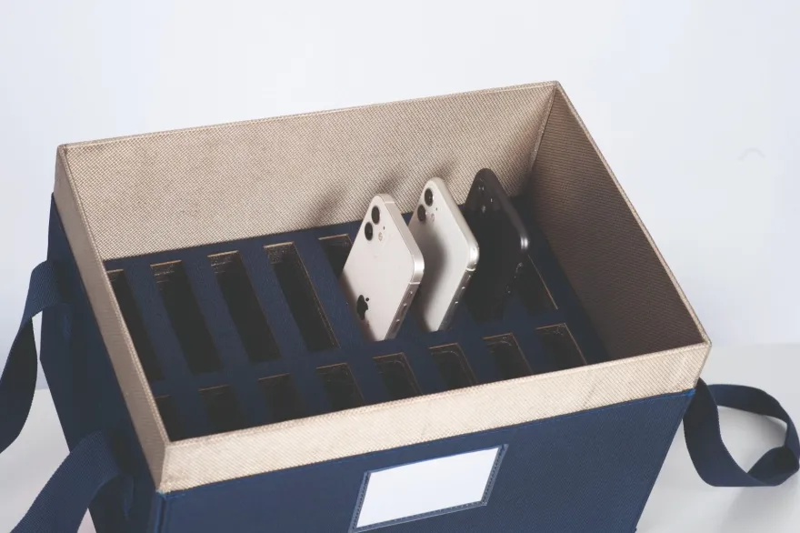 Signalblockerande mobilbox med bärhandtag