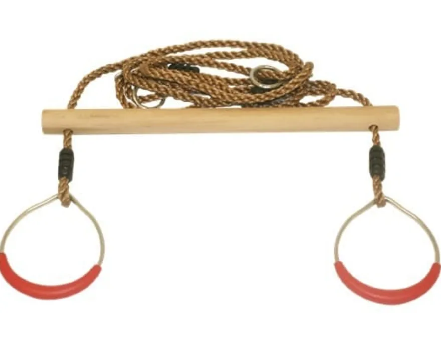 Trapets av trä med ringar